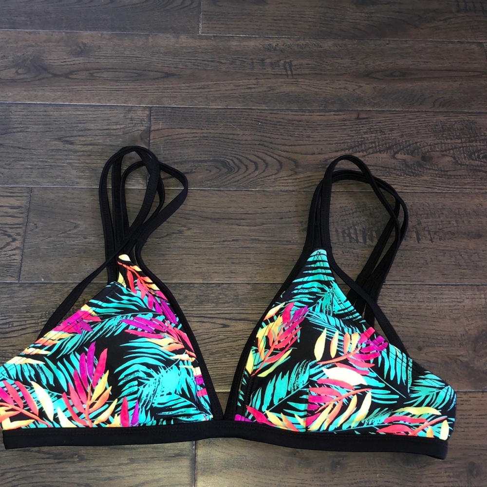 Strappy target bikini top